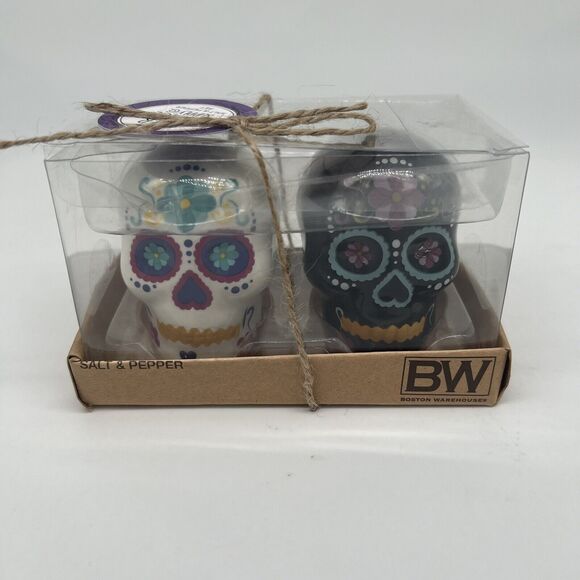 NEW Silver Buckle Supply Co Sugar Skulls Salt And Pepper Shaker Set - Picture 1 of 4